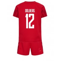 Camiseta Dinamarca Kasper Dolberg #12 Primera Equipación Replica Mundial 2022 para niños mangas cortas (+ Pantalones cortos)